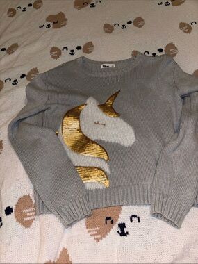 Epic Threads Light Gray Crewneck Sweater with Gold Sequin Unicorn